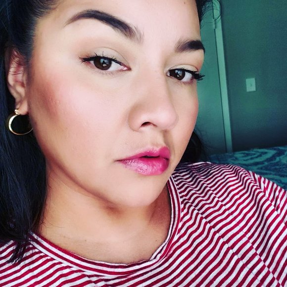 Poshmark profile picture for @nadeska